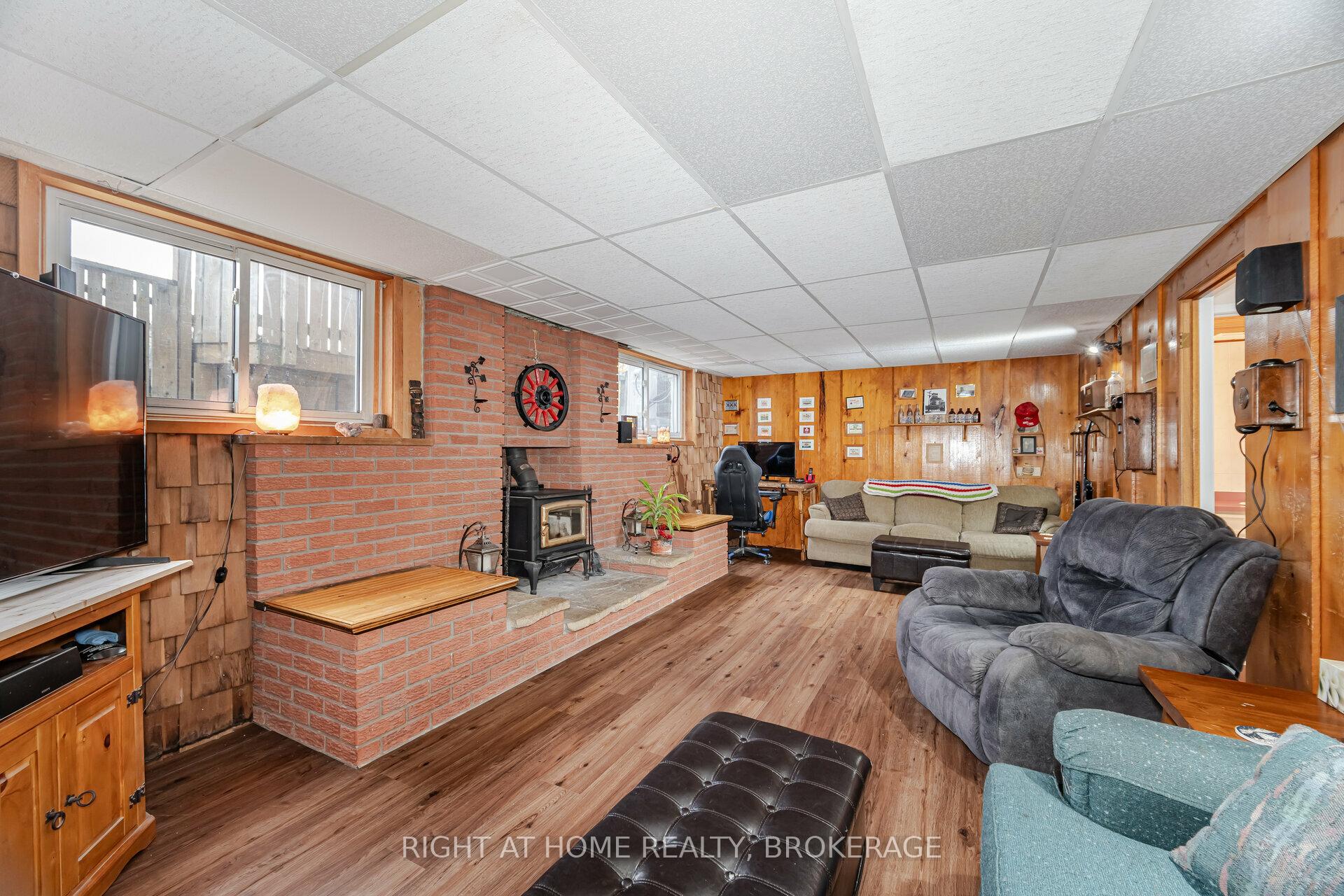 Photo 49 of 51 Monteagle Court, Hamilton, Gurnett — HOMEH