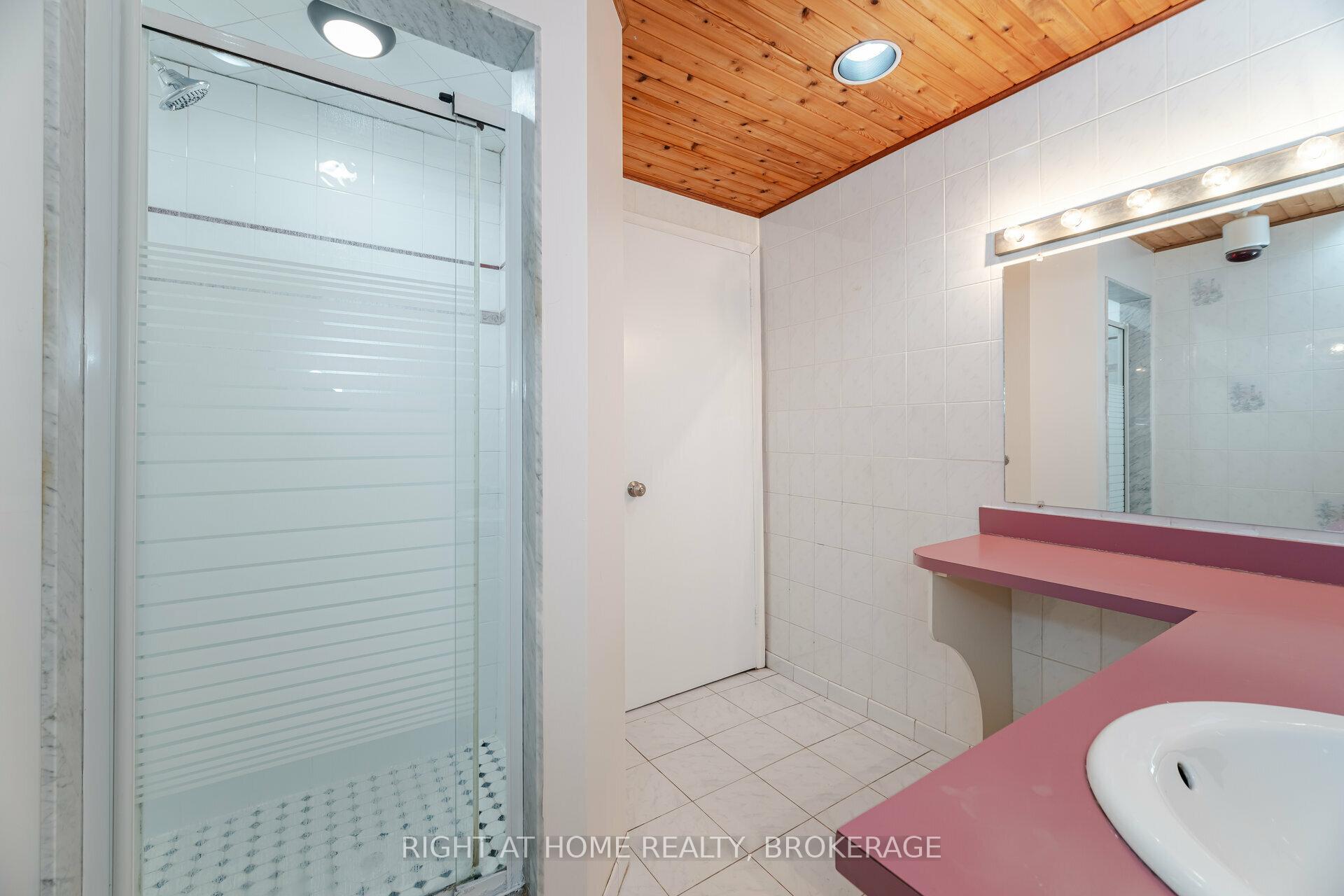 Photo 52 of 51 Monteagle Court, Hamilton, Gurnett — HOMEH