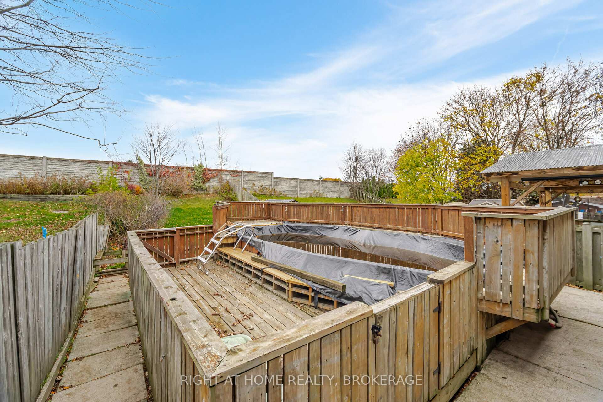 Photo 57 of 51 Monteagle Court, Hamilton, Gurnett — HOMEH