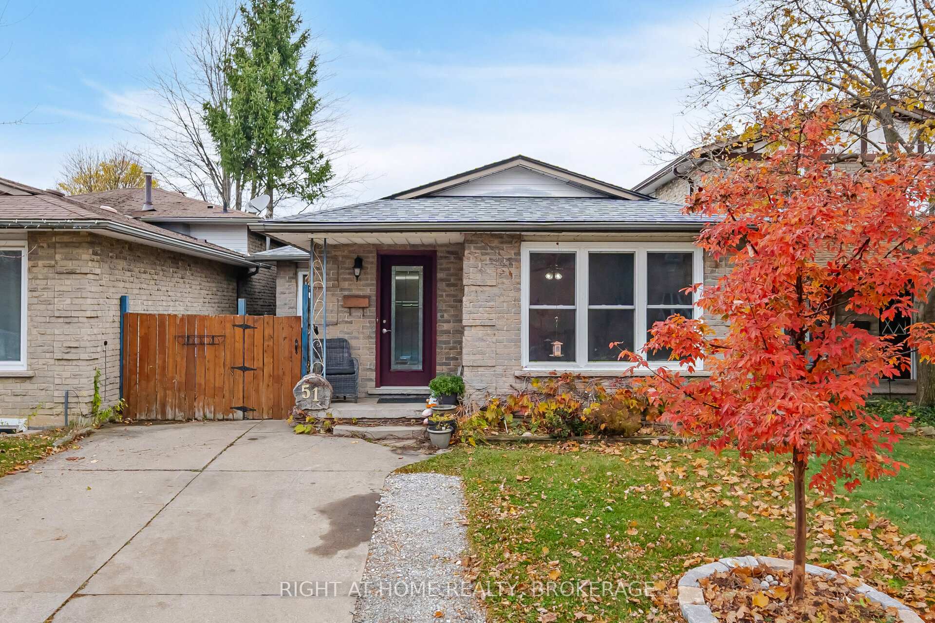 Photo 22 of 51 Monteagle Court, Hamilton, Gurnett — HOMEH