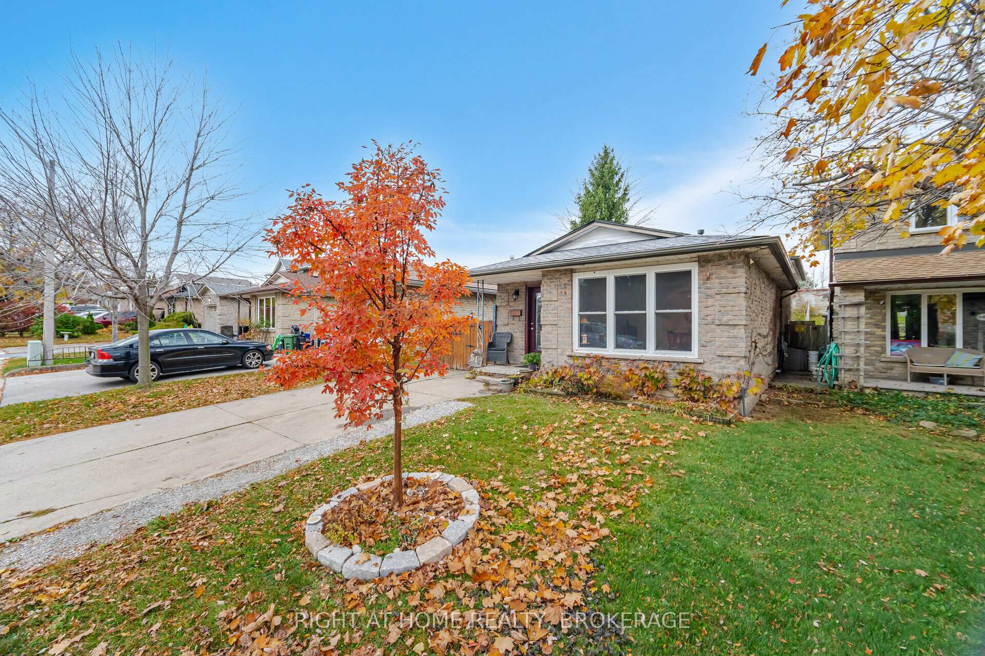 Photo 23 of 51 Monteagle Court, Hamilton, Gurnett — HOMEH