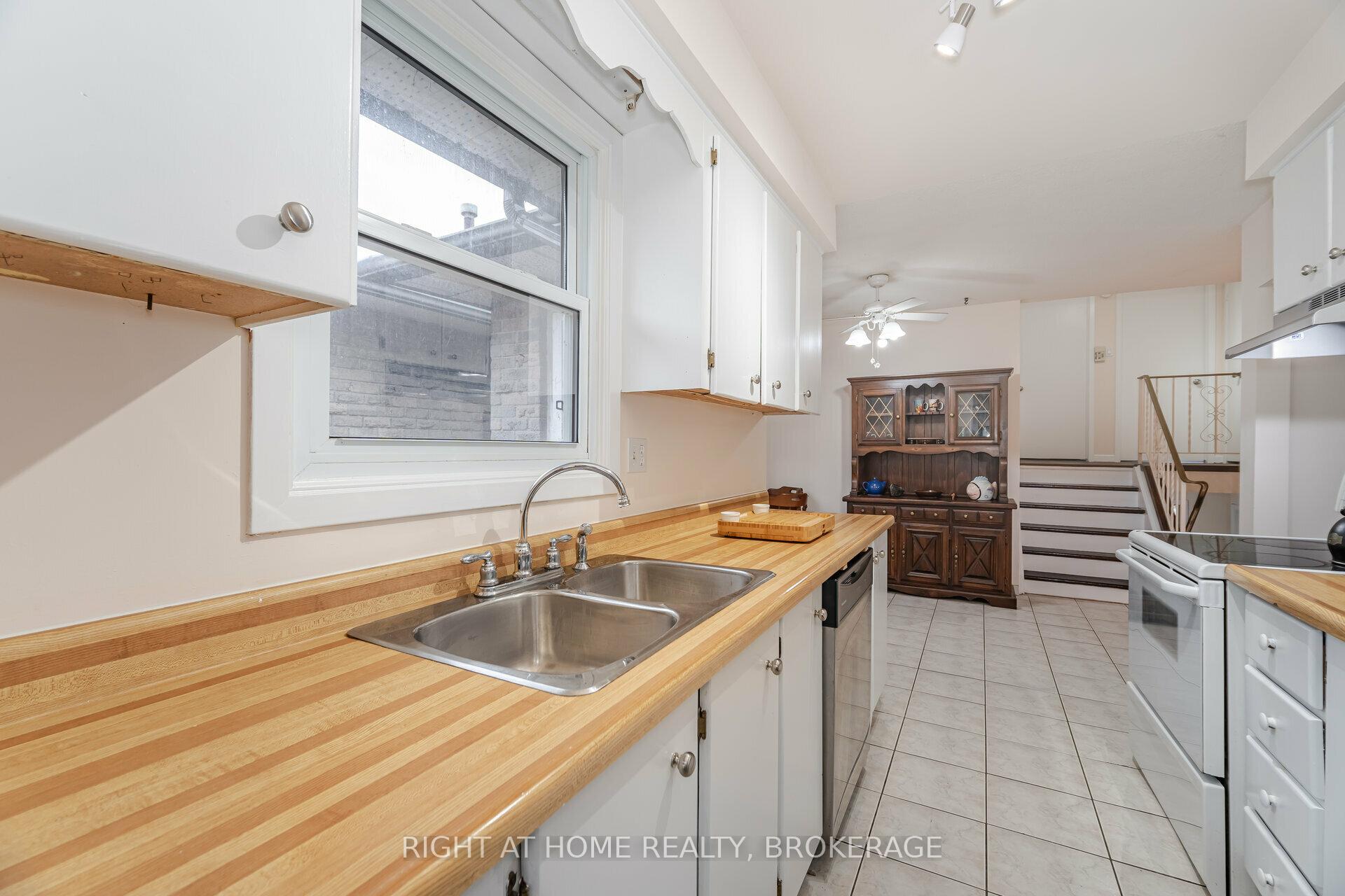 Photo 34 of 51 Monteagle Court, Hamilton, Gurnett — HOMEH
