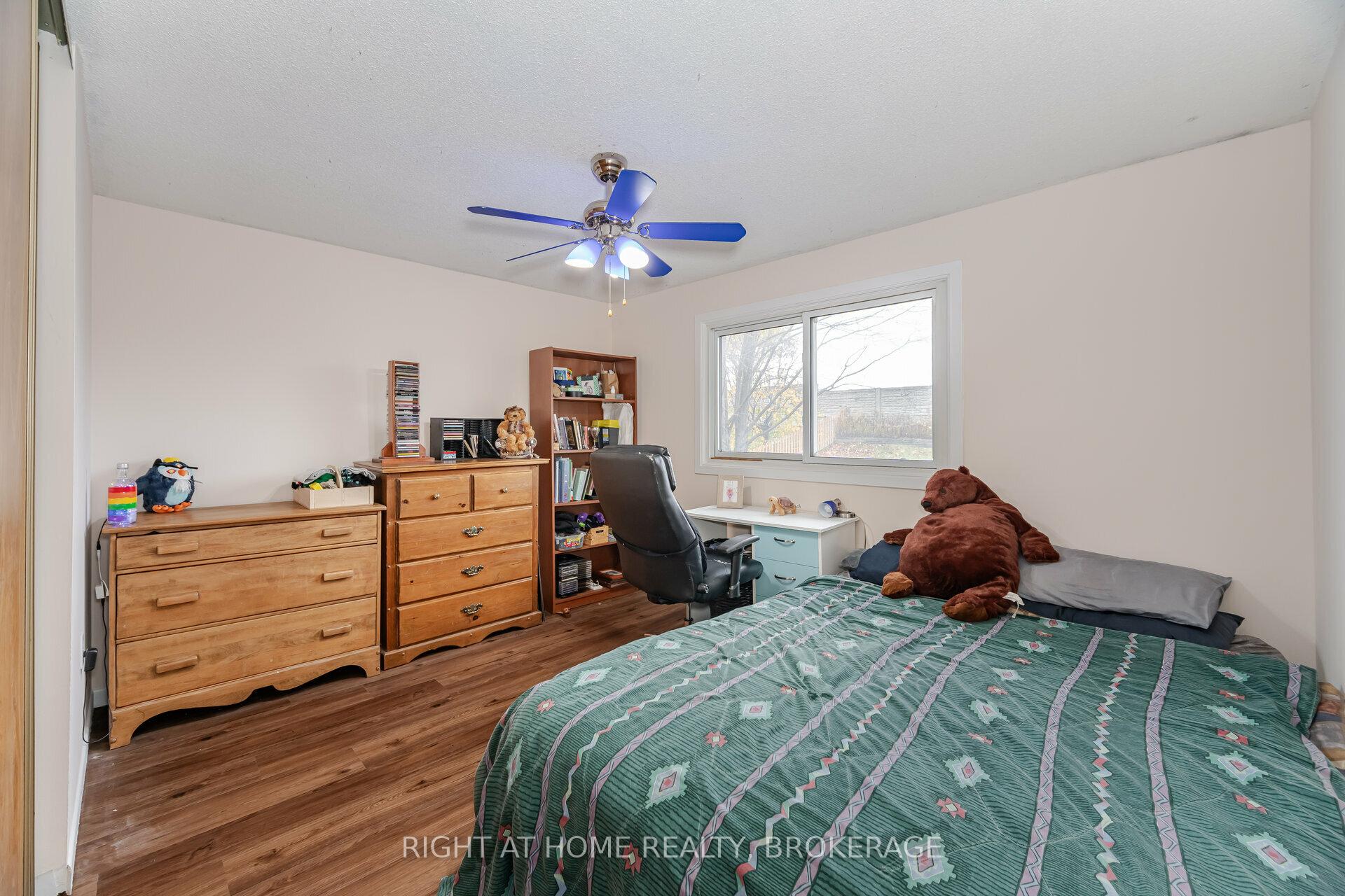 Photo 39 of 51 Monteagle Court, Hamilton, Gurnett — HOMEH