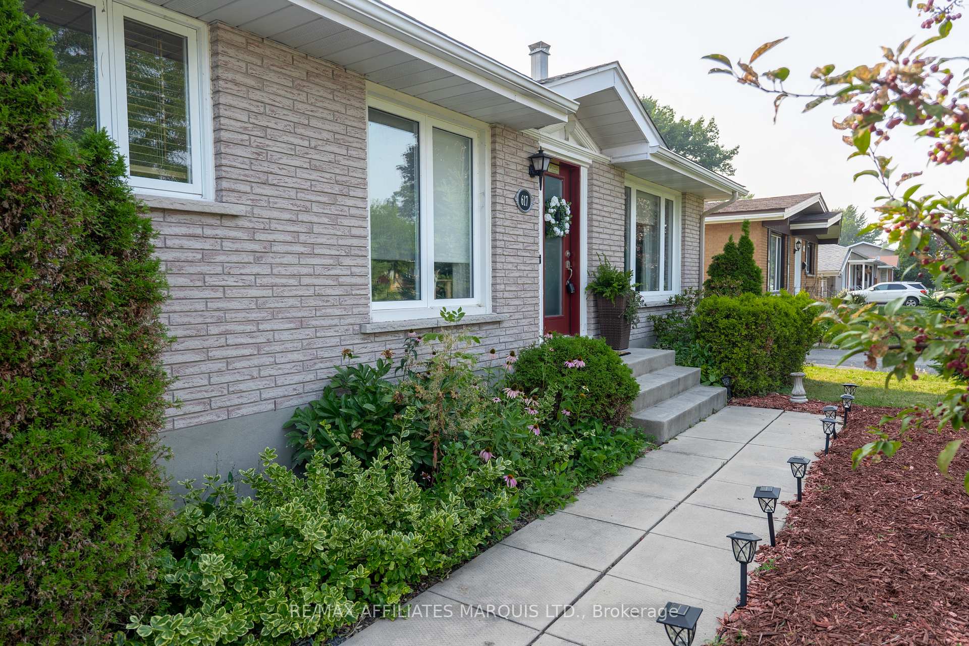 Photo 2 of 617 Fraser Avenue, Cornwall — HOMEH