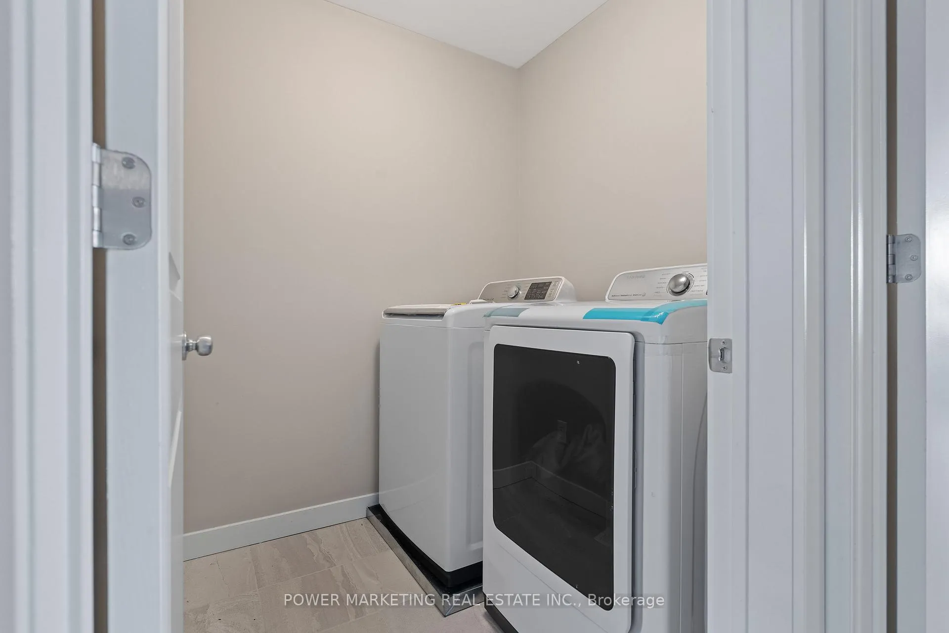 Photo 22 of 431 Cope Drive, Ottawa, Kanata - Emerald Meadows/Trailwest — HOMEH
