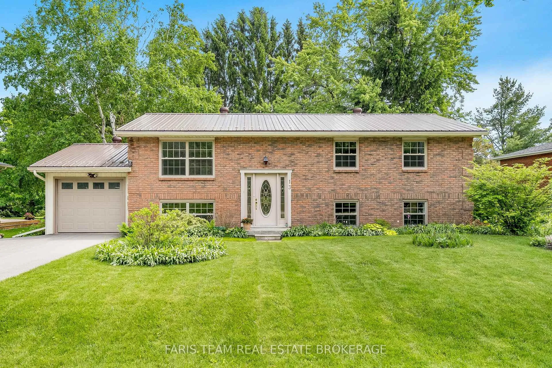 Photo 3 of 13 Jardine Crescent, Clearview, Creemore — HOMEH