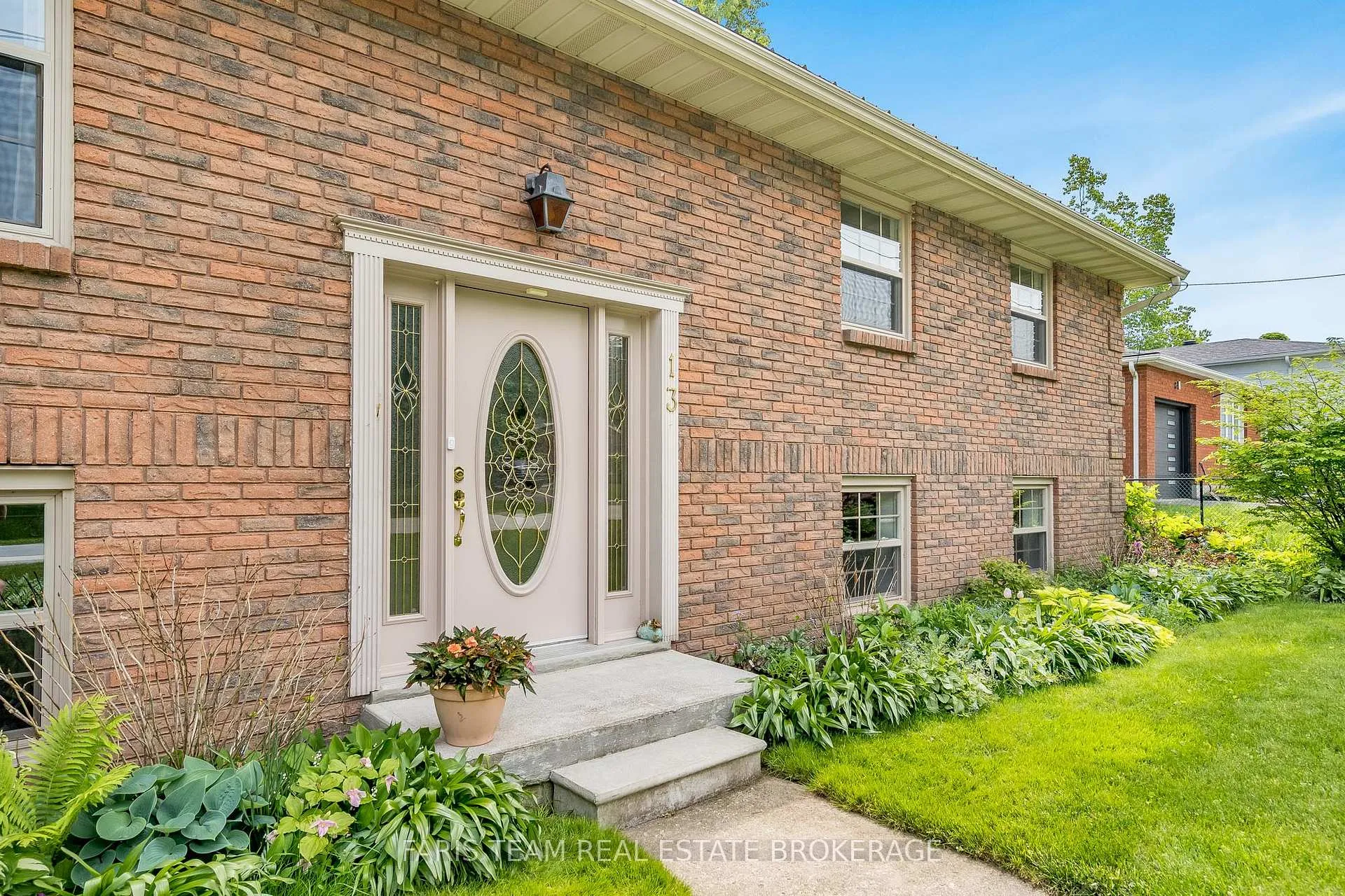 Photo 4 of 13 Jardine Crescent, Clearview, Creemore — HOMEH