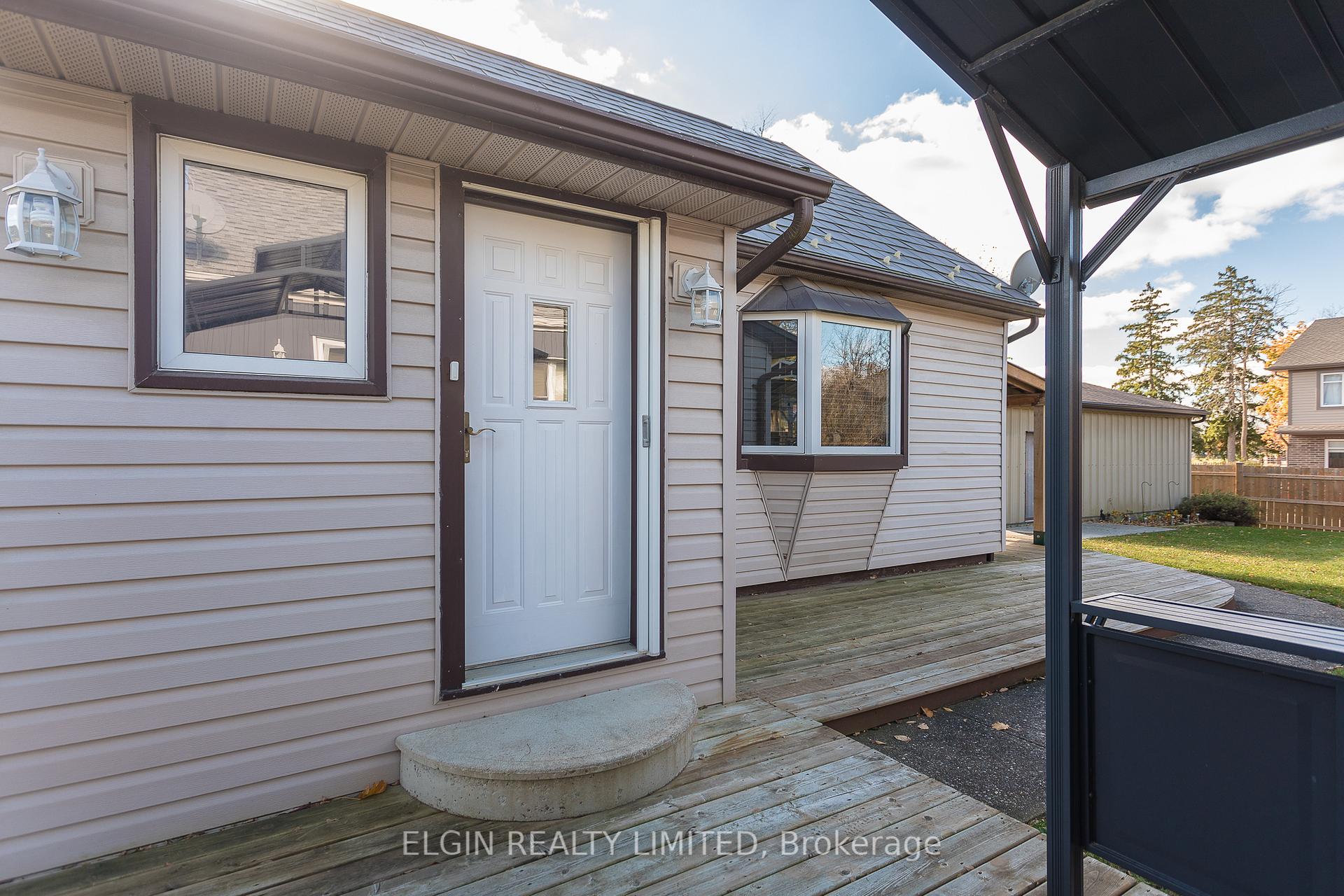 Photo 6 of 26 Parkside Drive, St. Thomas — HOMEH