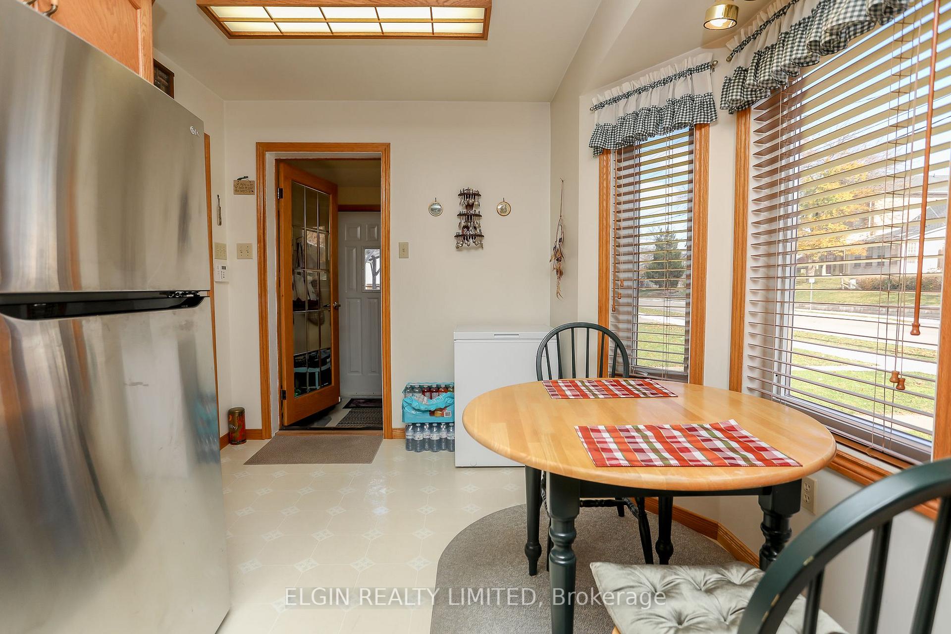 Photo 9 of 26 Parkside Drive, St. Thomas — HOMEH