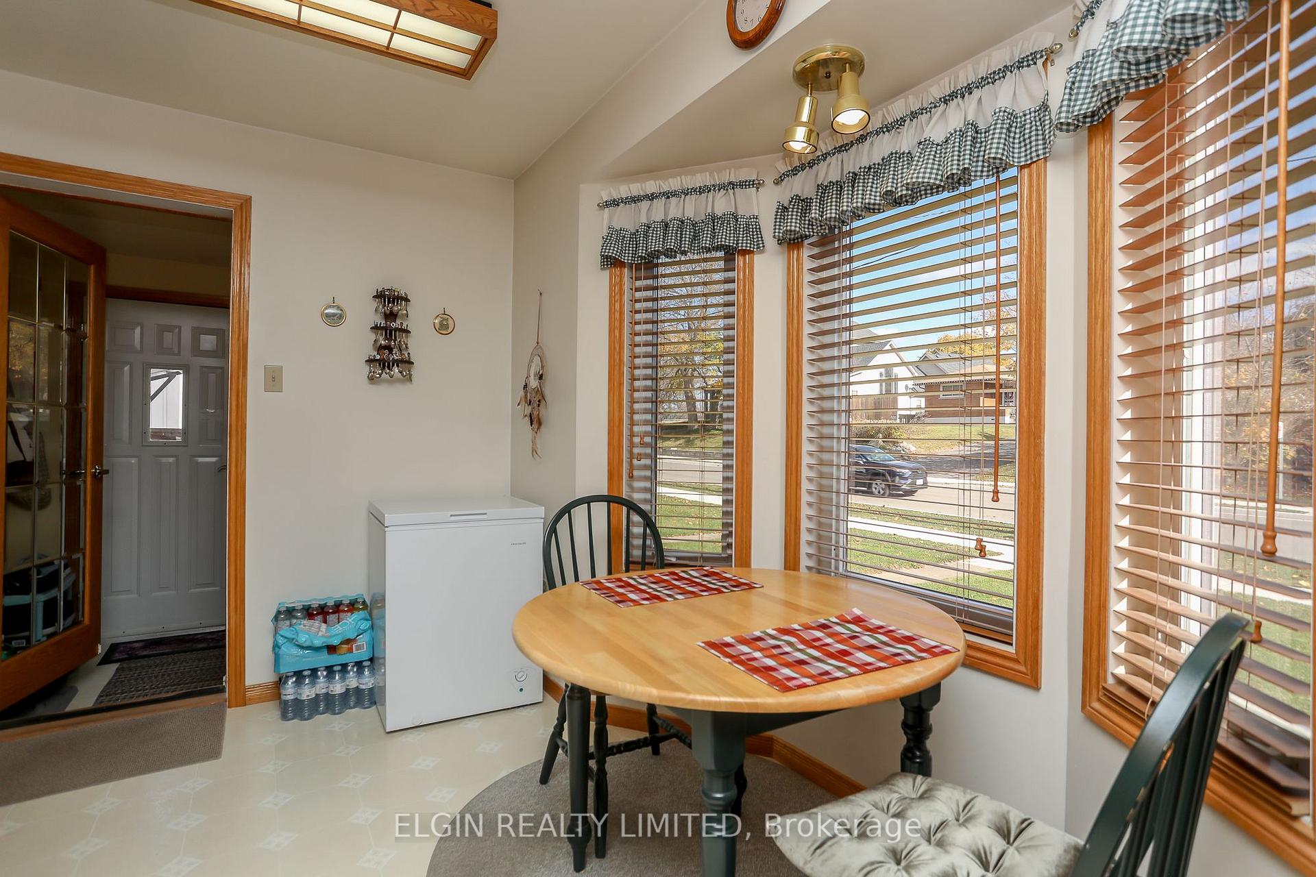 Photo 10 of 26 Parkside Drive, St. Thomas — HOMEH