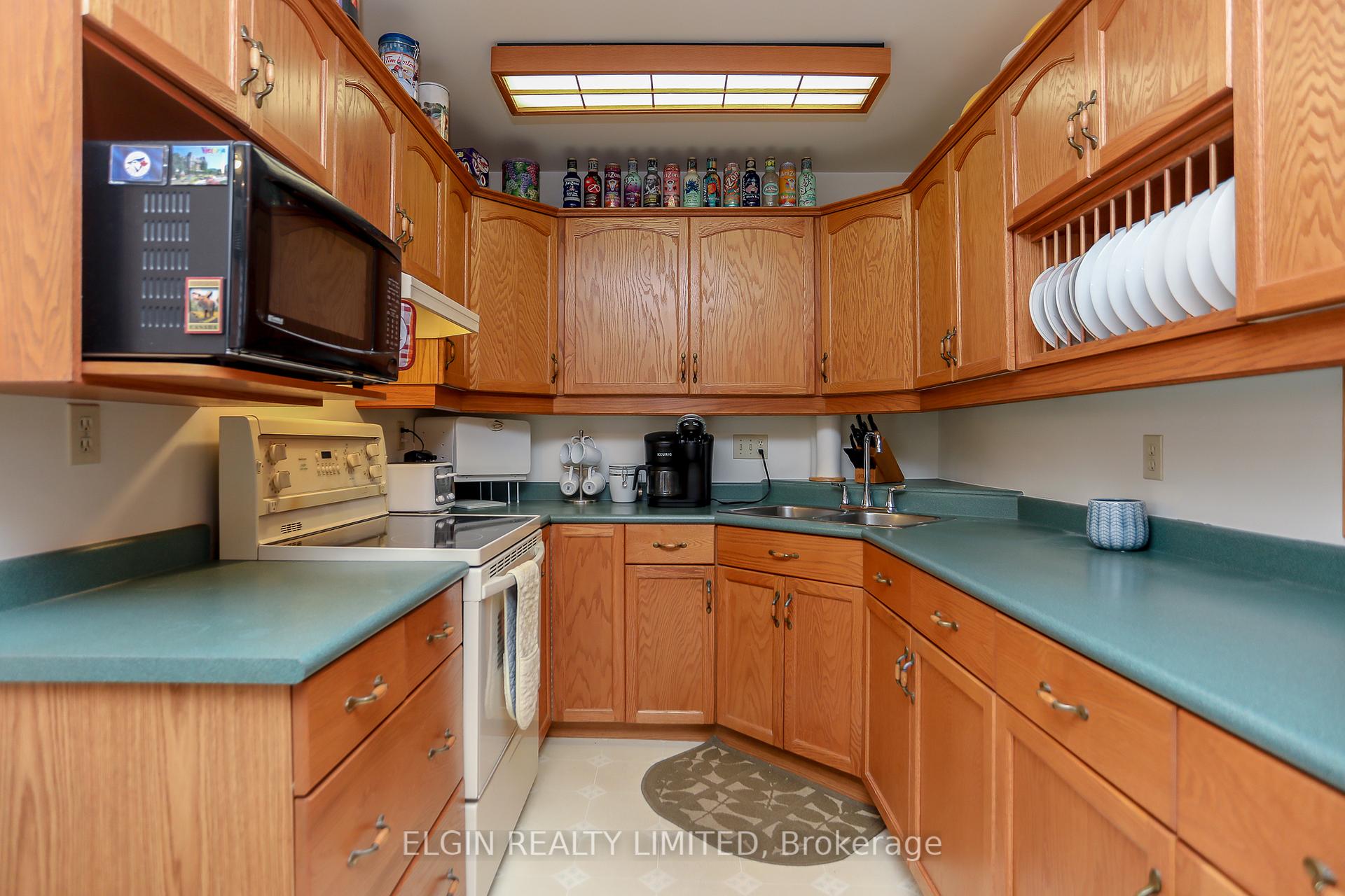 Photo 12 of 26 Parkside Drive, St. Thomas — HOMEH