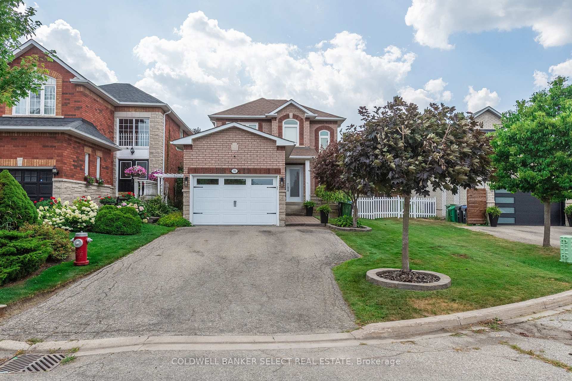 Photo 4 of 51 Country Stroll Crescent, Caledon, Bolton West — HOMEH