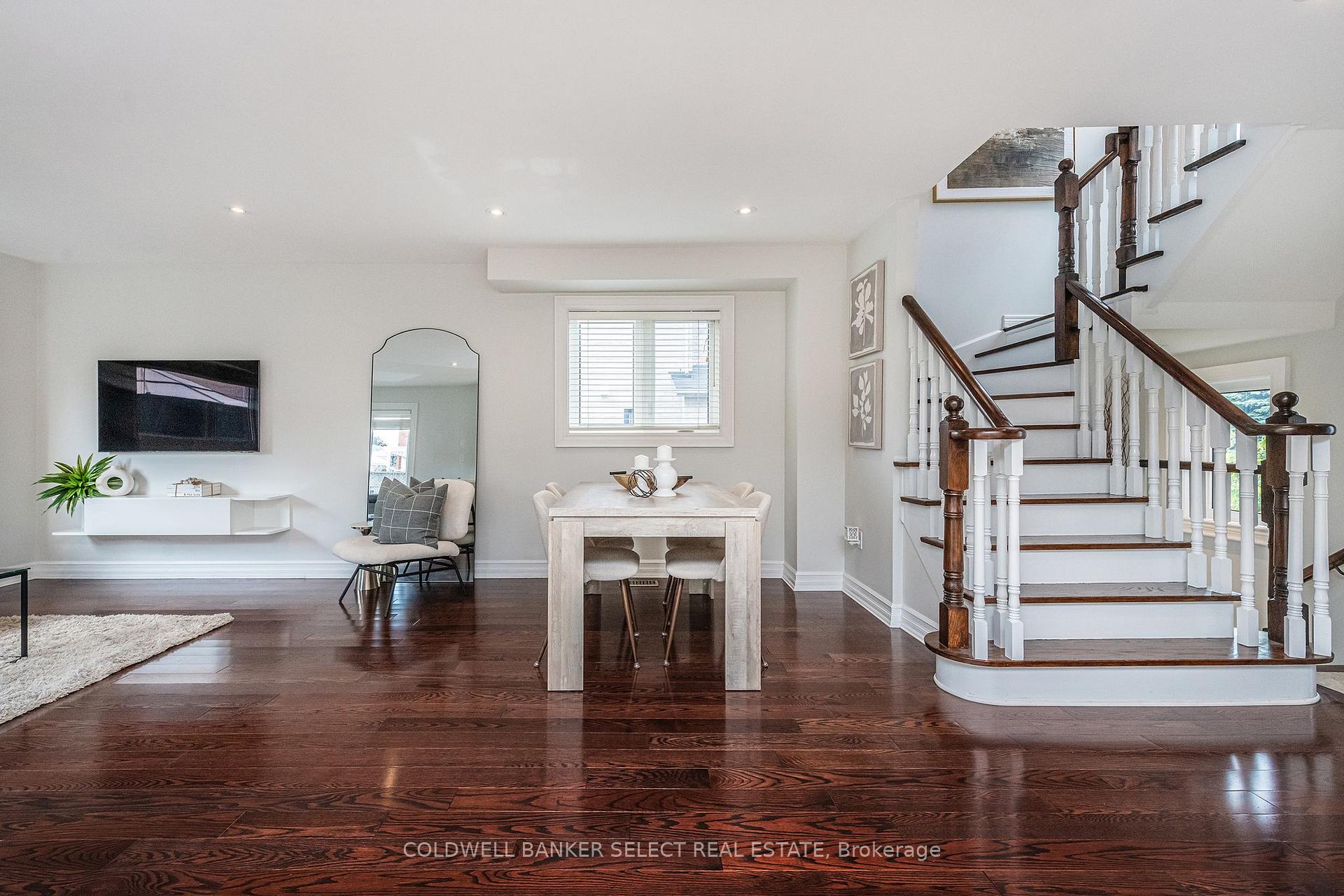 Photo 12 of 51 Country Stroll Crescent, Caledon, Bolton West — HOMEH