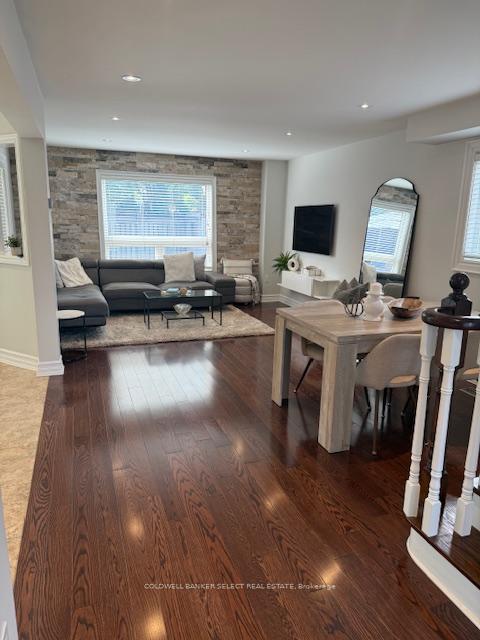 Photo 2 of 51 Country Stroll Crescent, Caledon, Bolton West — HOMEH