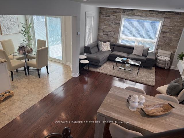 Photo 3 of 51 Country Stroll Crescent, Caledon, Bolton West — HOMEH