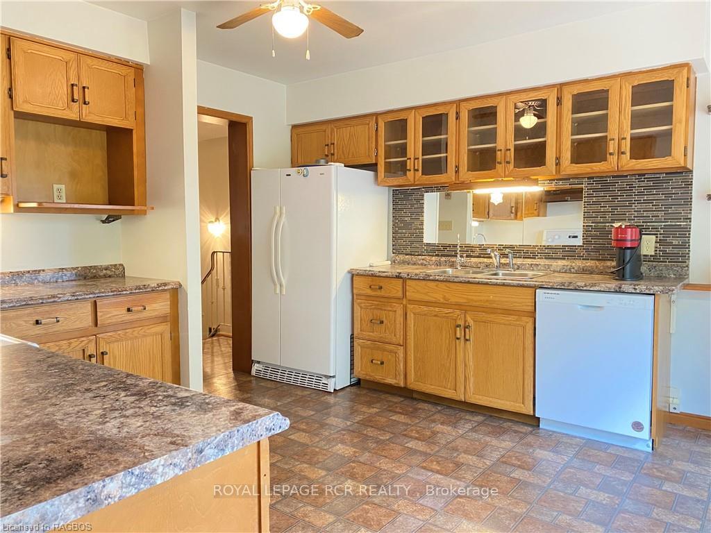 Photo 13 of 683015 Chatsworth Road 24, Chatsworth — HOMEH