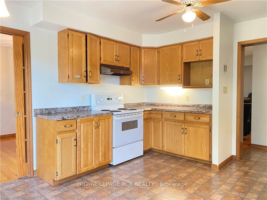 Photo 14 of 683015 Chatsworth Road 24, Chatsworth — HOMEH