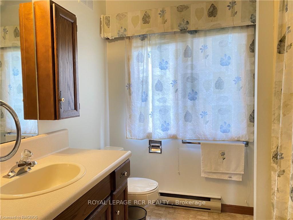 Photo 25 of 683015 Chatsworth Road 24, Chatsworth — HOMEH