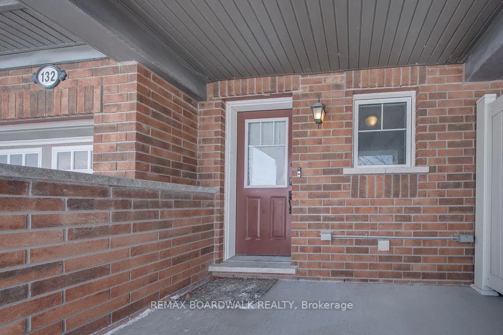 Photo 2 of 132 Conifer Creek Circle, Ottawa, Kanata - Emerald Meadows/Trailwest — HOMEH