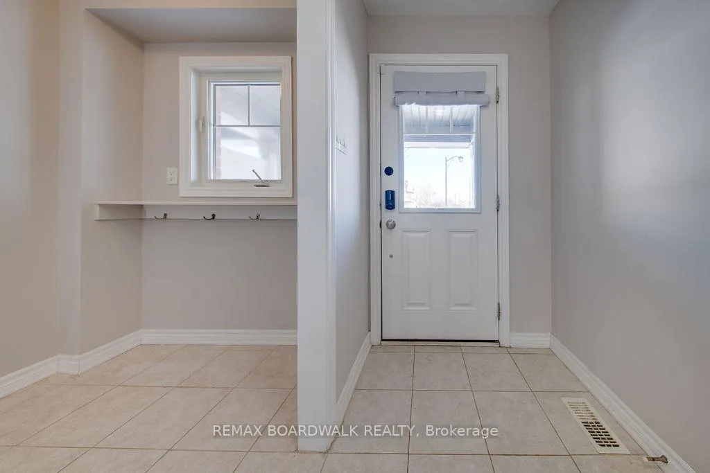 Photo 5 of 132 Conifer Creek Circle, Ottawa, Kanata - Emerald Meadows/Trailwest — HOMEH