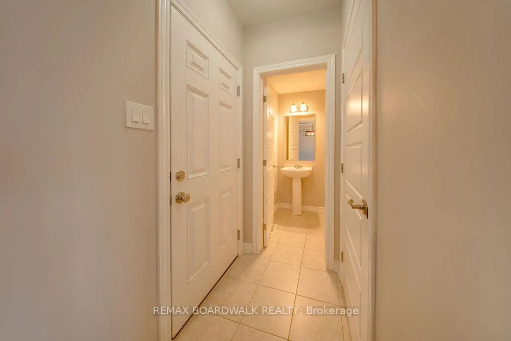 Photo 11 of 132 Conifer Creek Circle, Ottawa, Kanata - Emerald Meadows/Trailwest — HOMEH