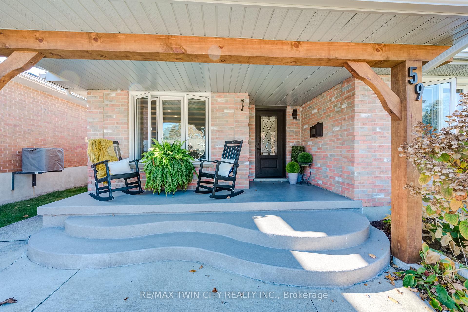 Photo 3 of 59 Oldewood Crescent, St. Thomas — HOMEH