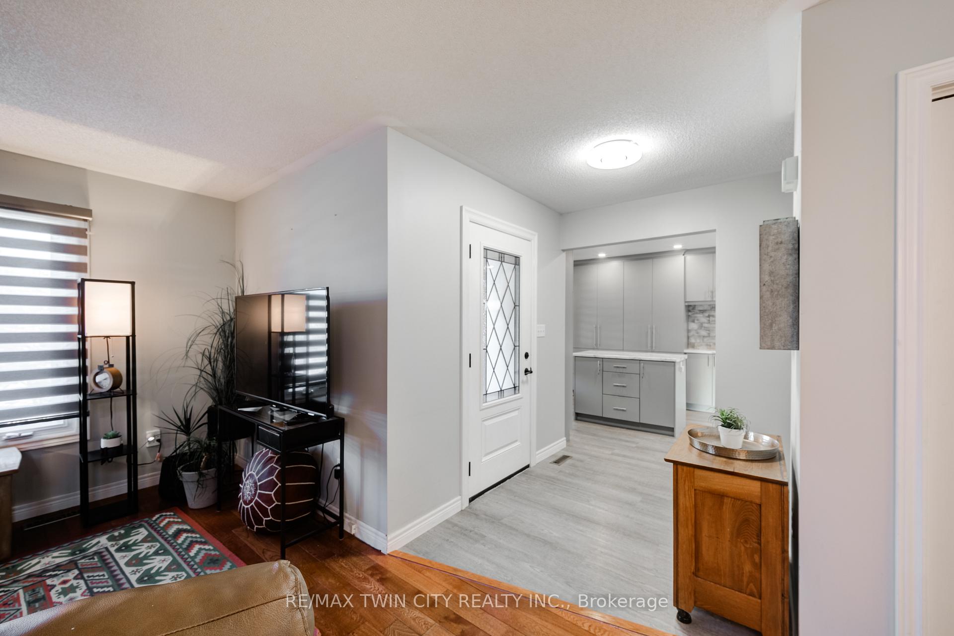 Photo 4 of 59 Oldewood Crescent, St. Thomas — HOMEH