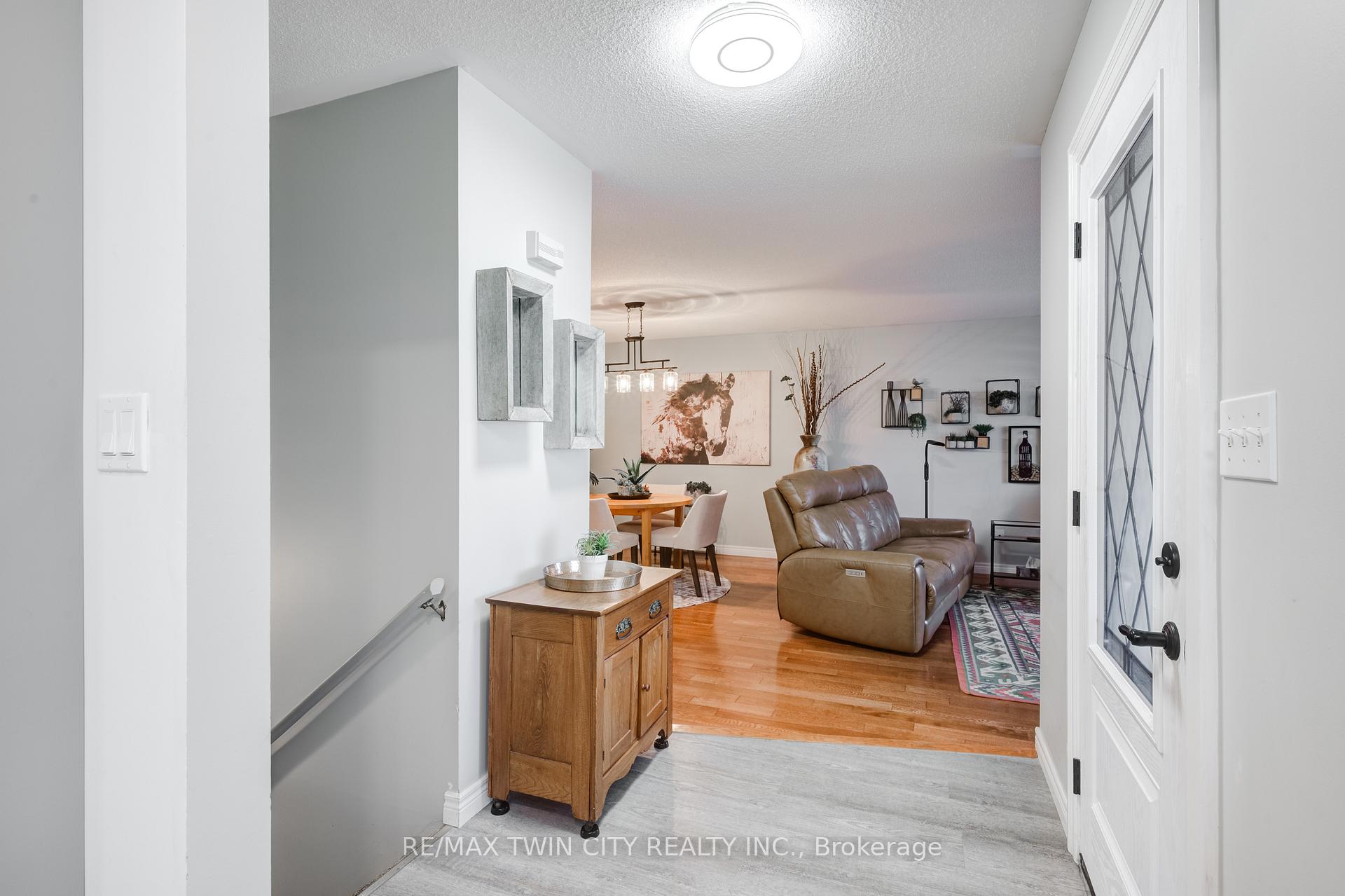 Photo 5 of 59 Oldewood Crescent, St. Thomas — HOMEH