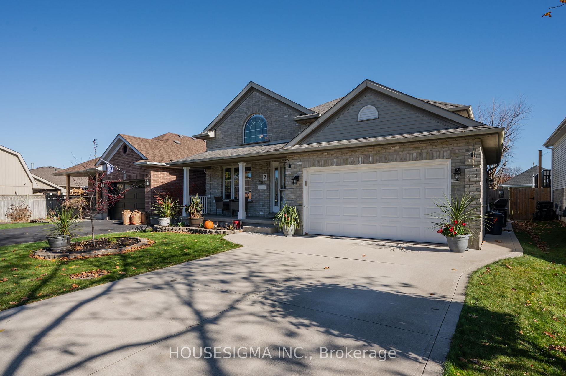 Photo 4 of 7 Rosethorn Court, St. Thomas — HOMEH