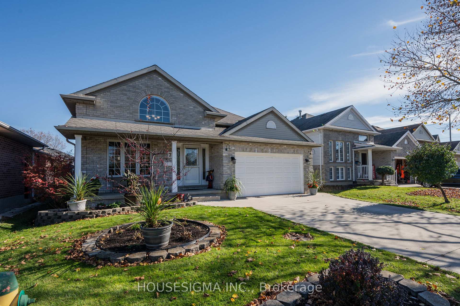 Photo 2 of 7 Rosethorn Court, St. Thomas — HOMEH