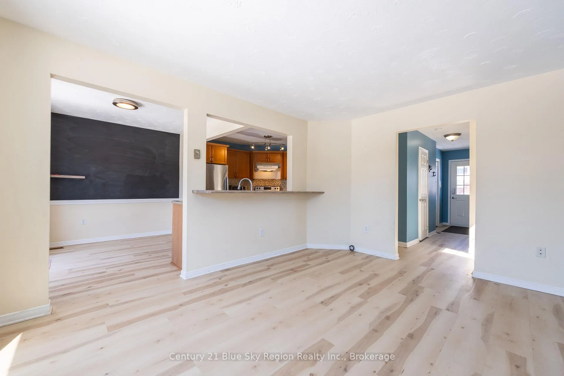 Photo 6 of 339 Champlain Street, North Bay, College Heights — HOMEH