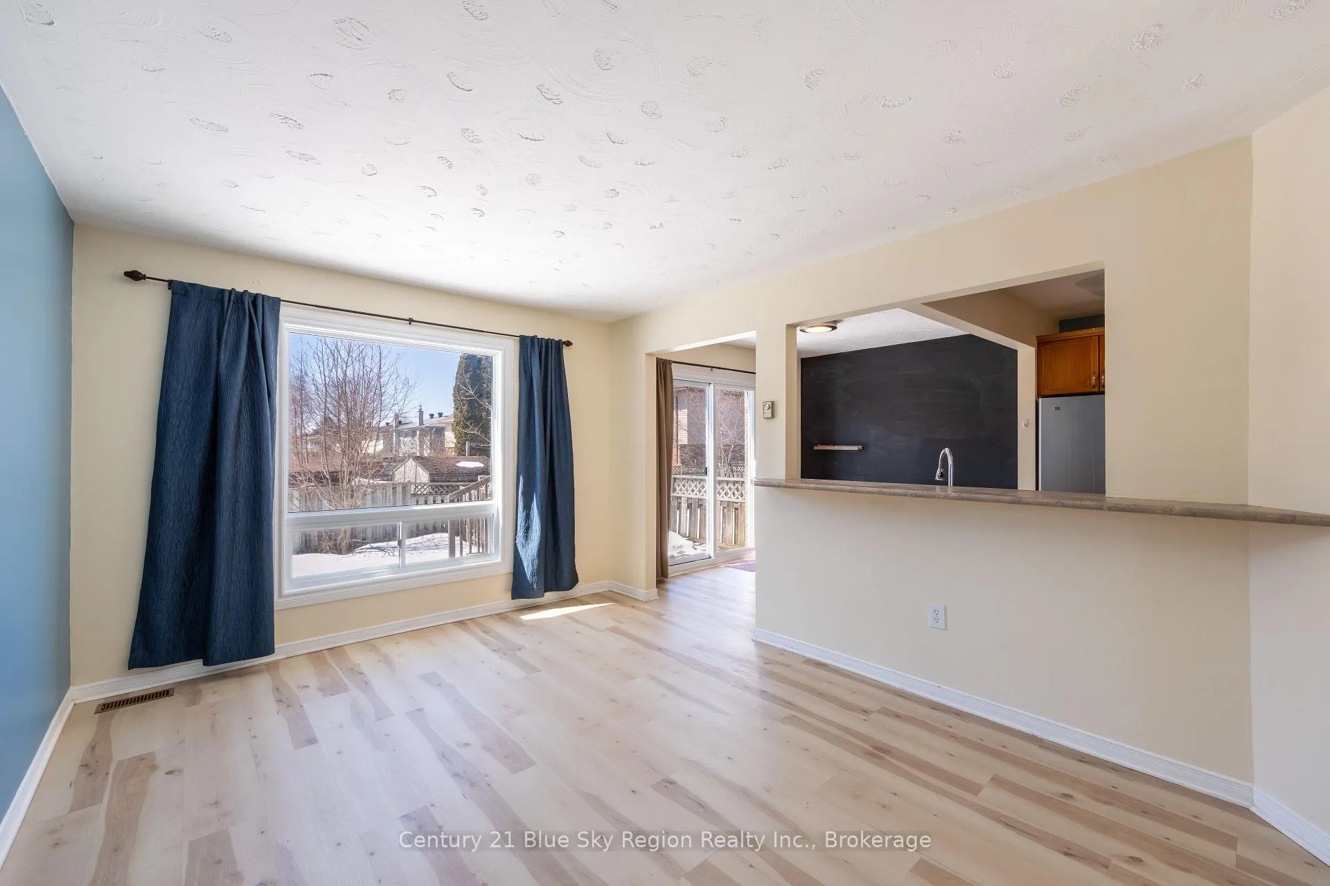 Photo 7 of 339 Champlain Street, North Bay, College Heights — HOMEH