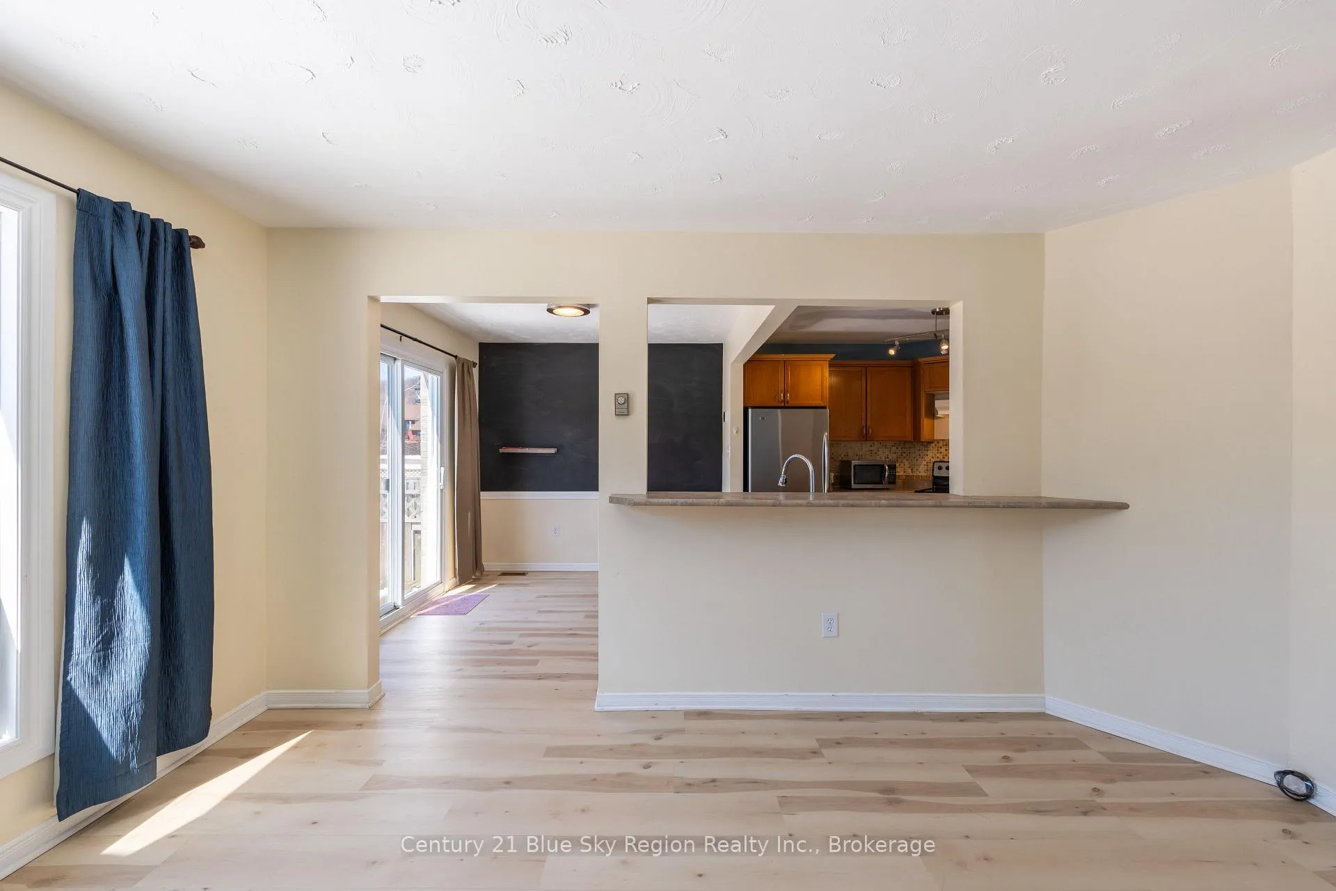 Photo 8 of 339 Champlain Street, North Bay, College Heights — HOMEH