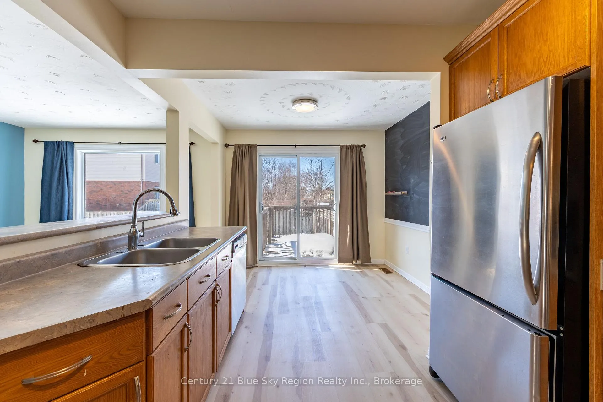 Photo 9 of 339 Champlain Street, North Bay, College Heights — HOMEH