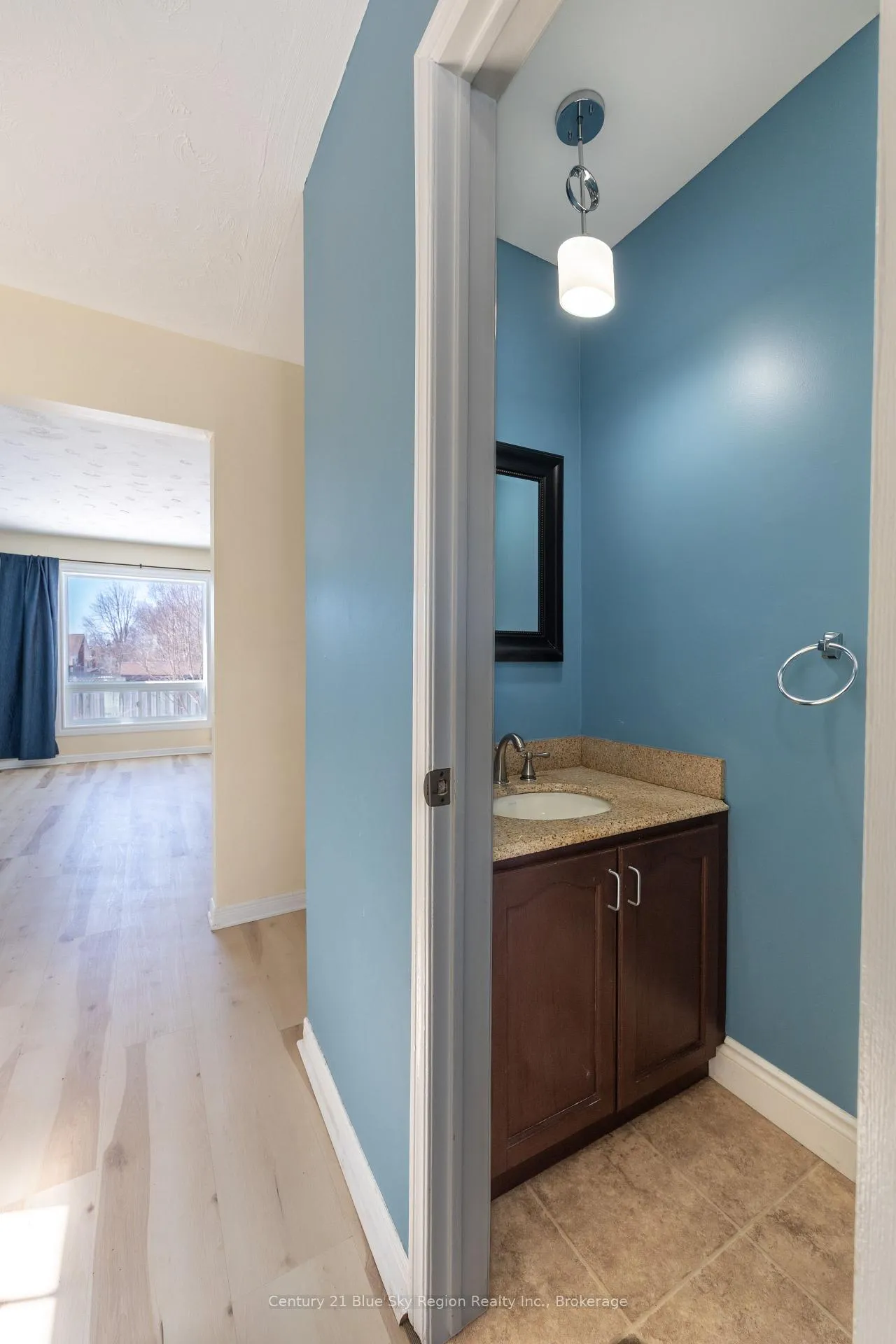Photo 11 of 339 Champlain Street, North Bay, College Heights — HOMEH