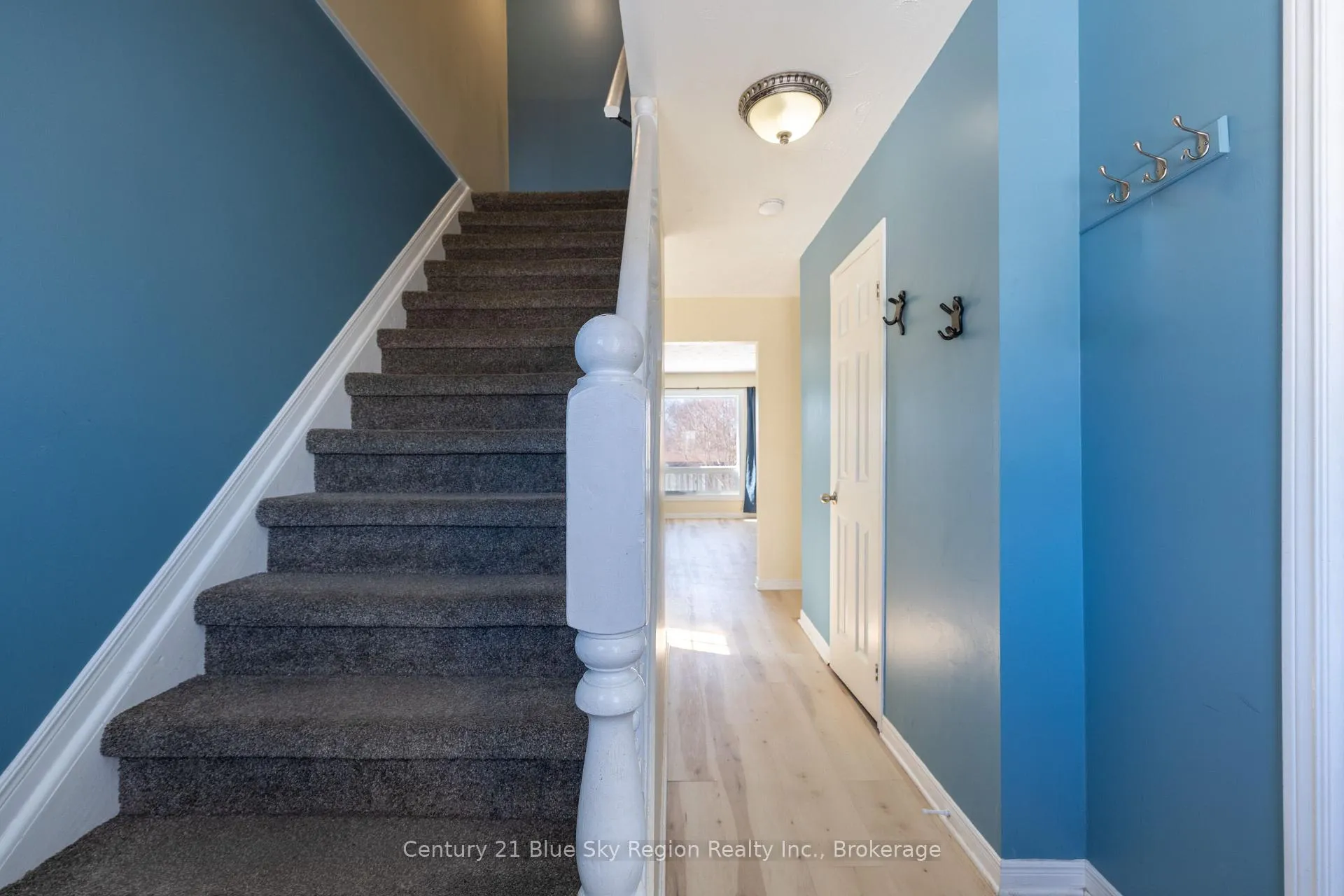 Photo 12 of 339 Champlain Street, North Bay, College Heights — HOMEH