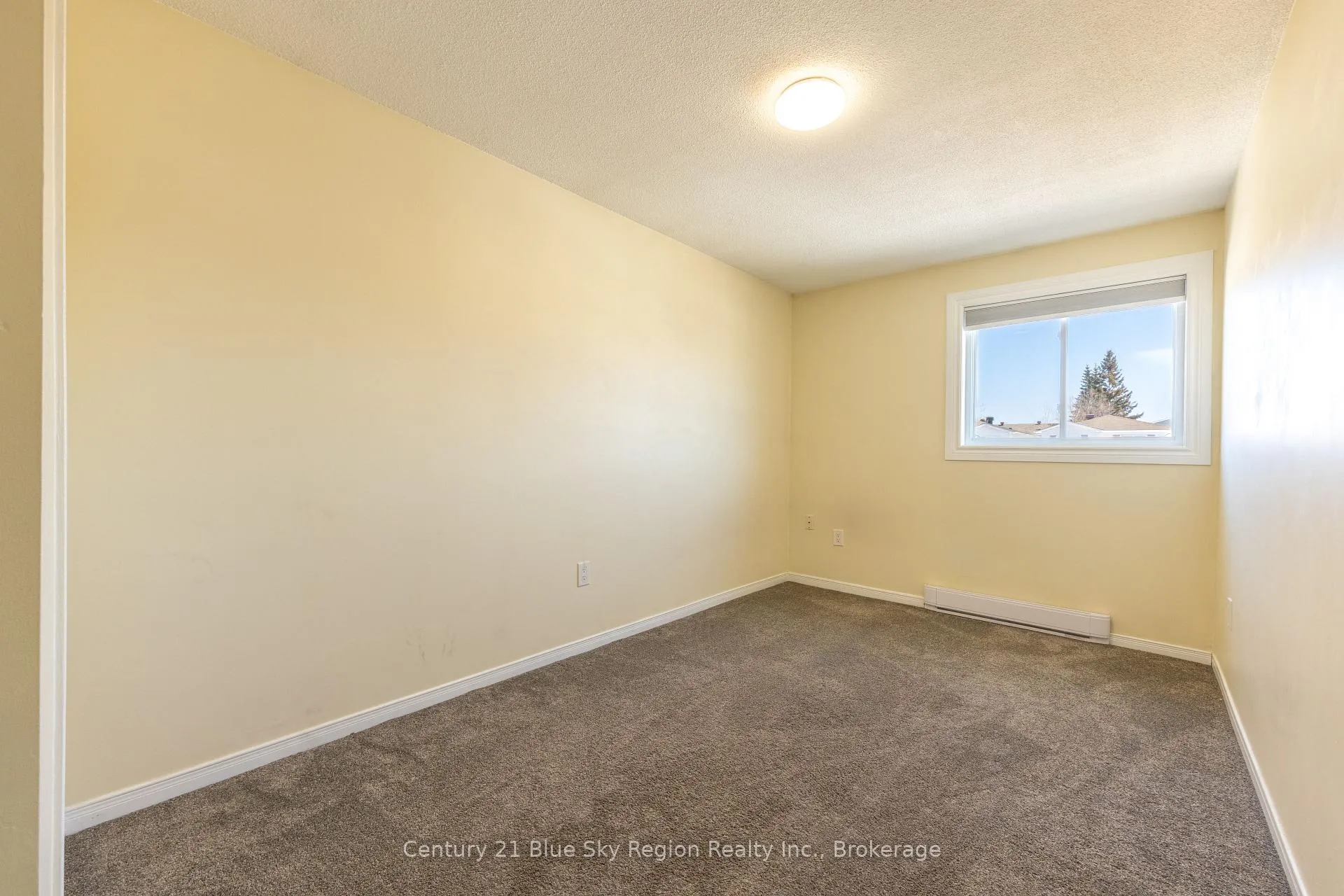 Photo 16 of 339 Champlain Street, North Bay, College Heights — HOMEH