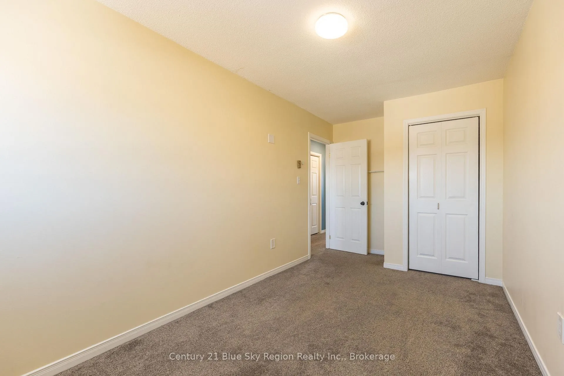 Photo 17 of 339 Champlain Street, North Bay, College Heights — HOMEH