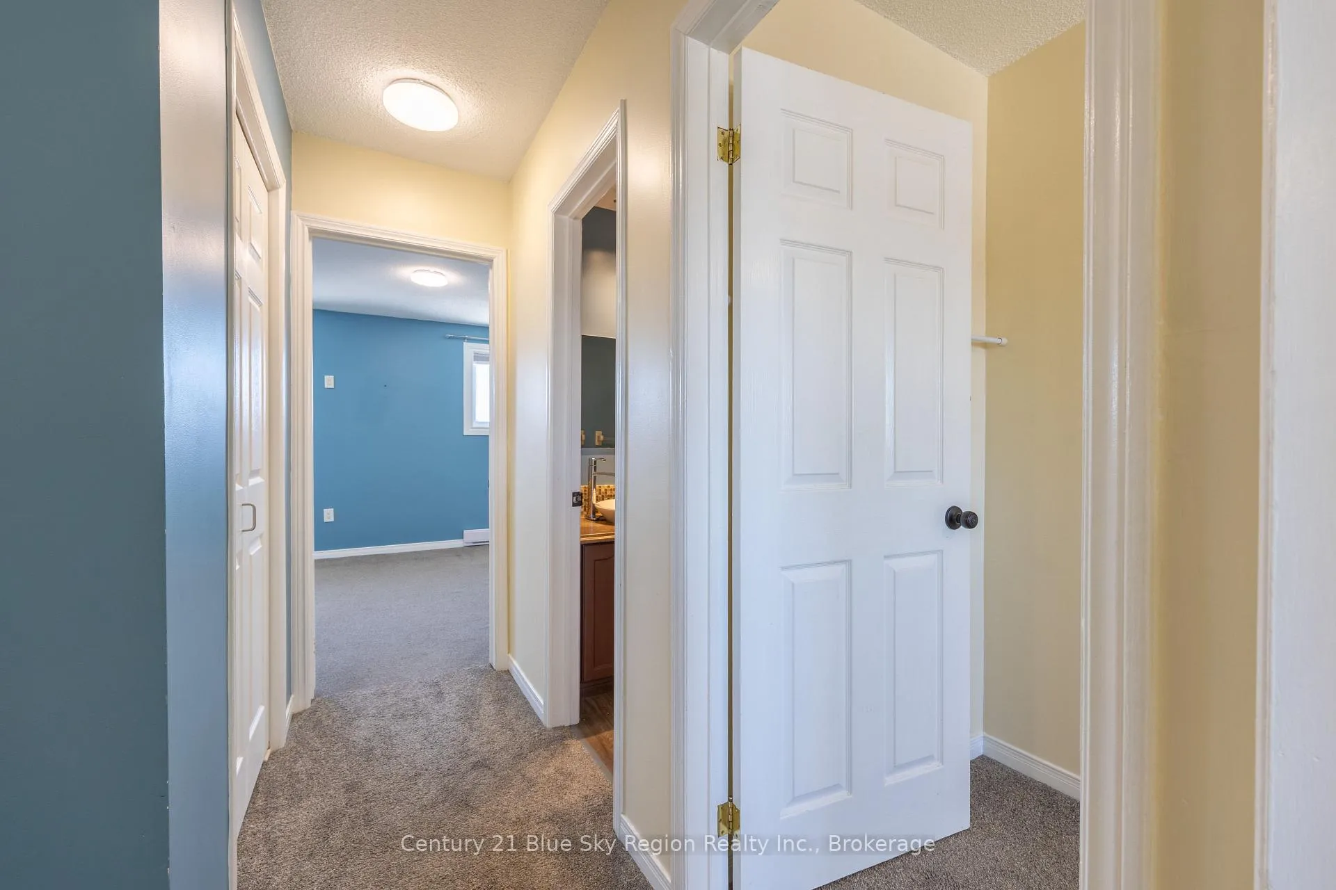 Photo 18 of 339 Champlain Street, North Bay, College Heights — HOMEH