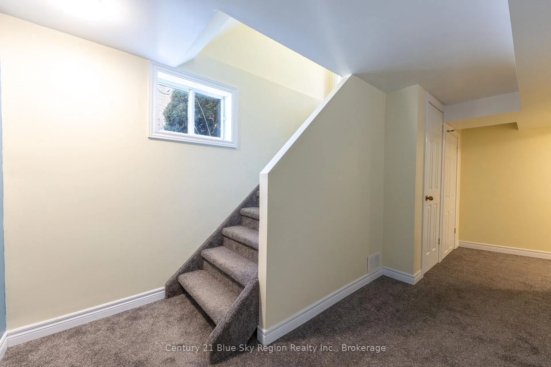 Photo 25 of 339 Champlain Street, North Bay, College Heights — HOMEH