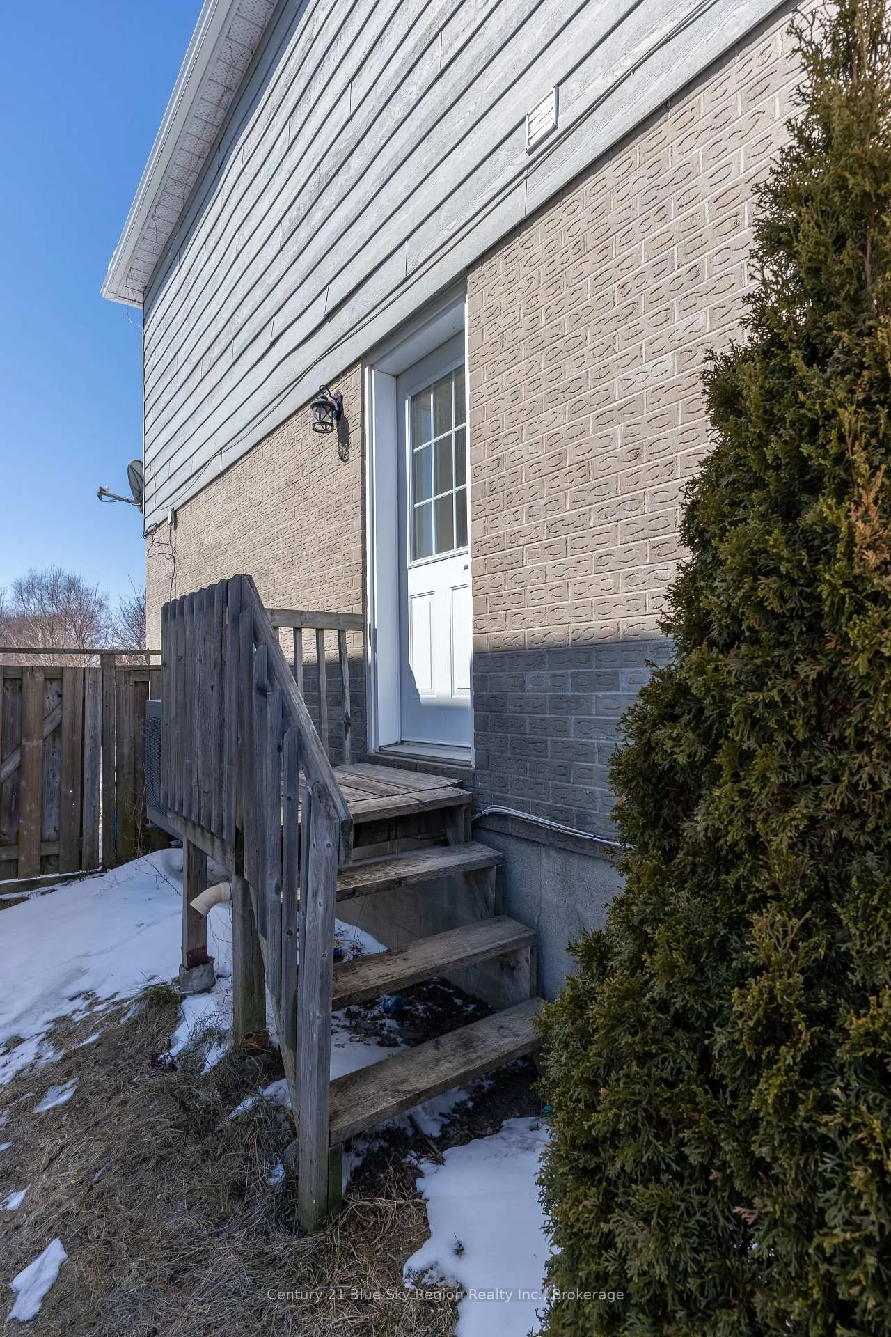 Photo 31 of 339 Champlain Street, North Bay, College Heights — HOMEH