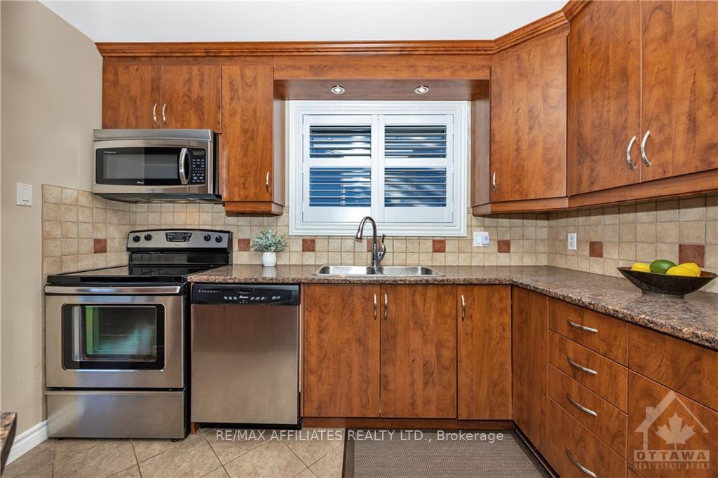 Photo 9 of 1191 Castle Hill Crescent, Ottawa, Copeland Park — HOMEH