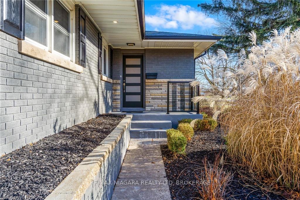 Photo 3 of 9 Regina Avenue, St. Catharines, Bunting/Linwell — HOMEH