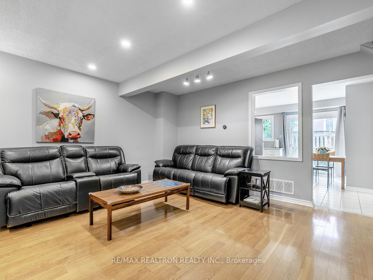 Photo 4 of 108 Sandfield Drive, Aurora, Aurora Highlands — HOMEH