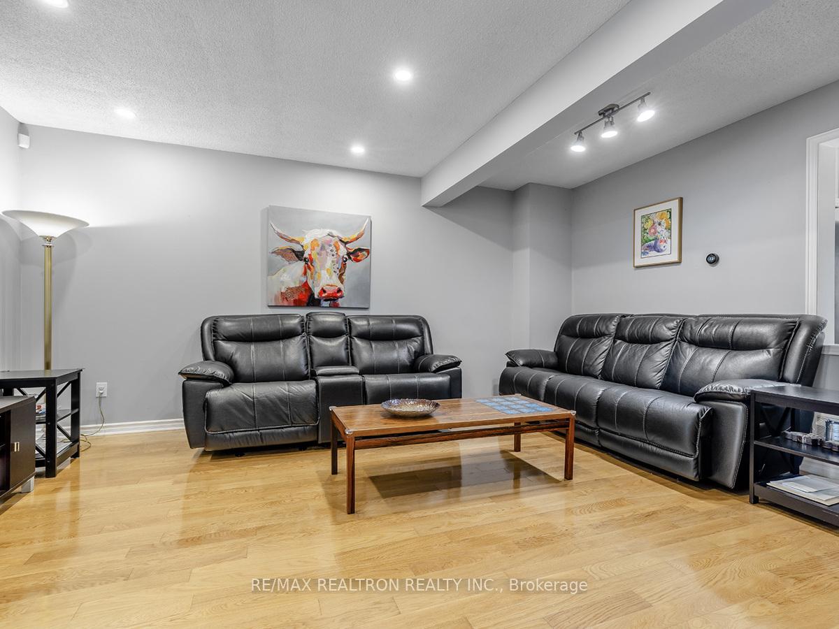 Photo 5 of 108 Sandfield Drive, Aurora, Aurora Highlands — HOMEH