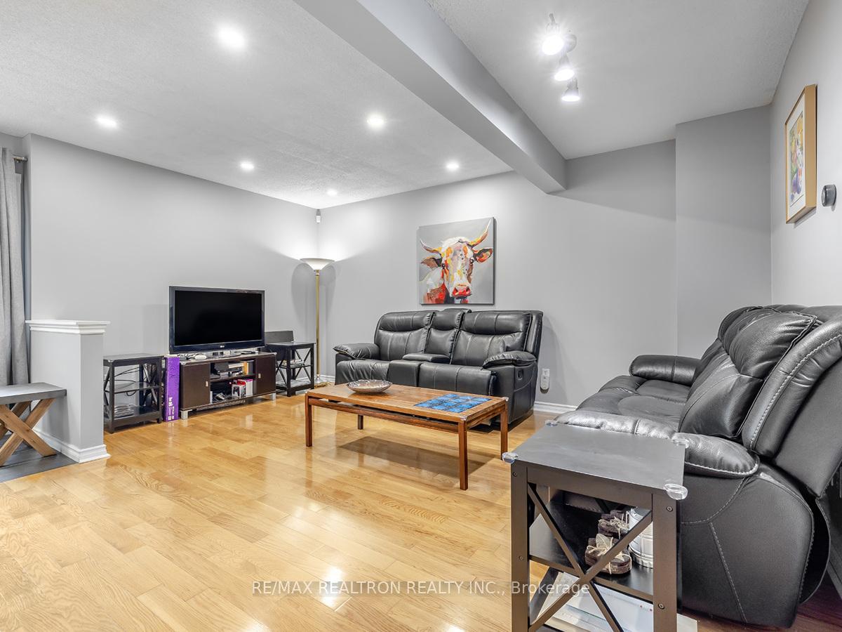 Photo 6 of 108 Sandfield Drive, Aurora, Aurora Highlands — HOMEH