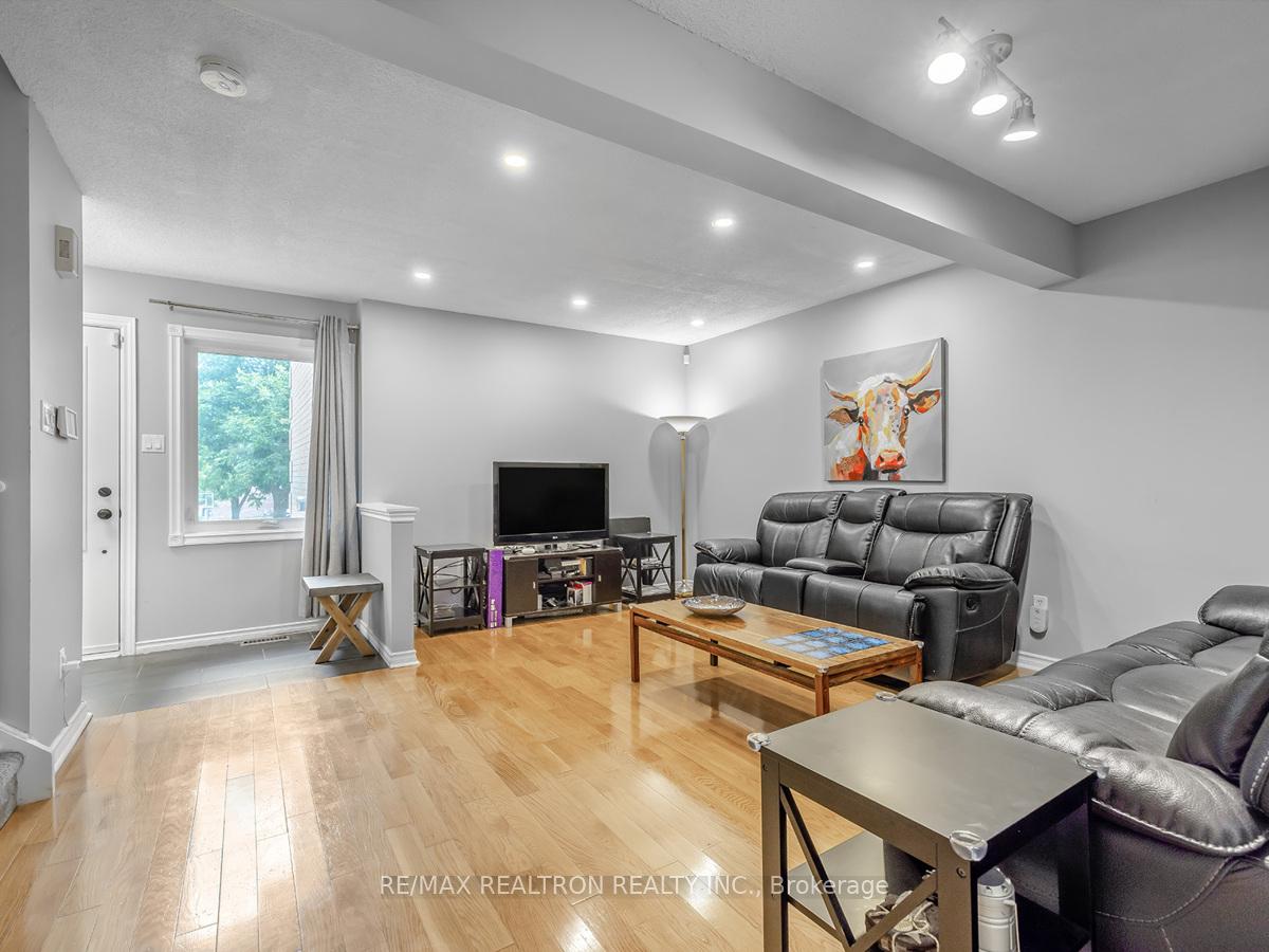 Photo 7 of 108 Sandfield Drive, Aurora, Aurora Highlands — HOMEH