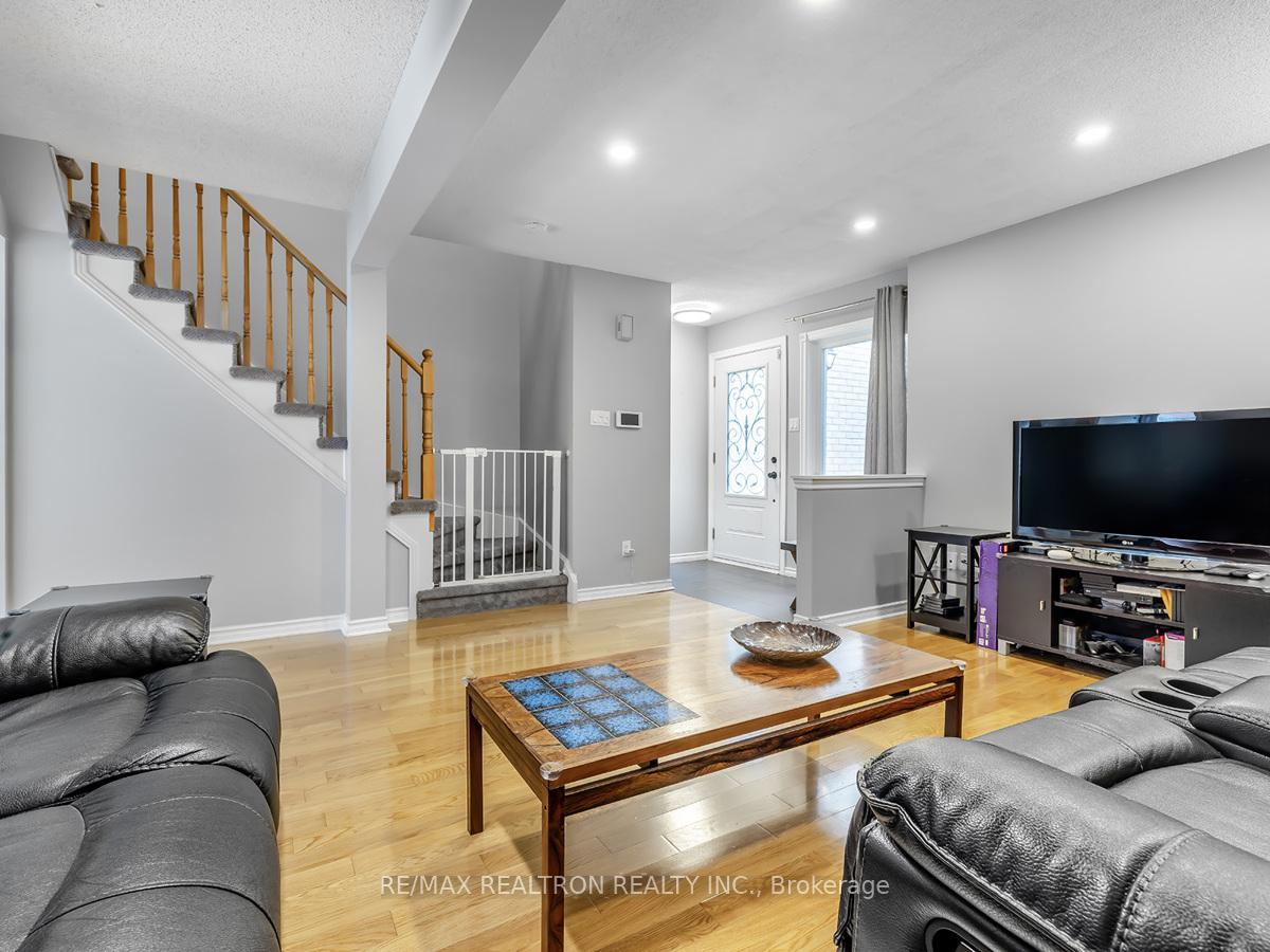 Photo 8 of 108 Sandfield Drive, Aurora, Aurora Highlands — HOMEH