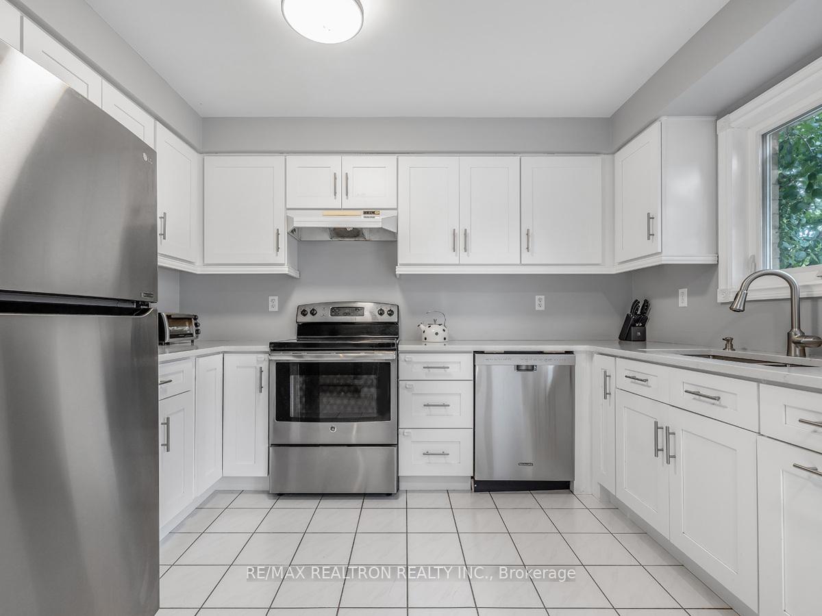 Photo 11 of 108 Sandfield Drive, Aurora, Aurora Highlands — HOMEH