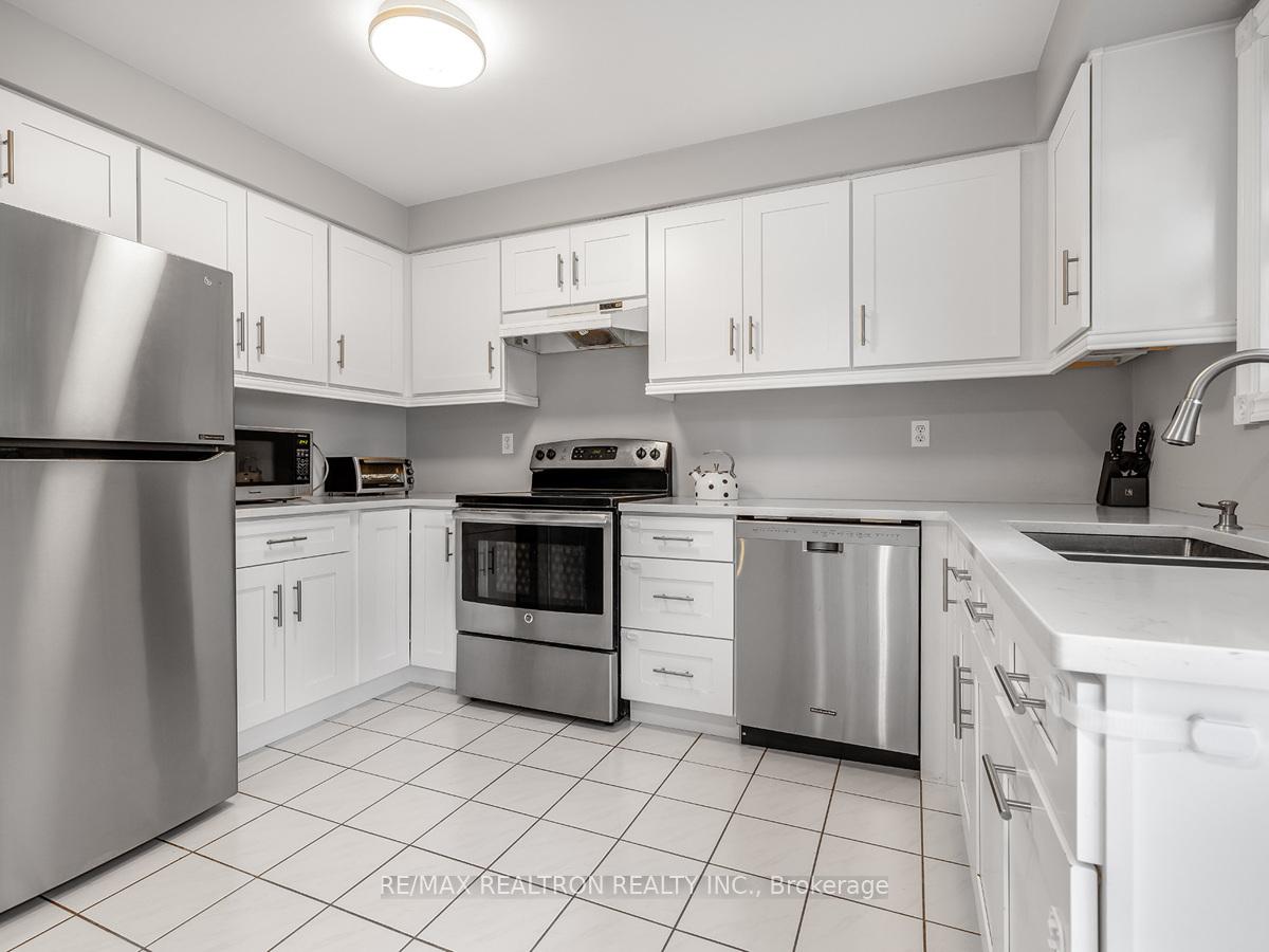 Photo 12 of 108 Sandfield Drive, Aurora, Aurora Highlands — HOMEH
